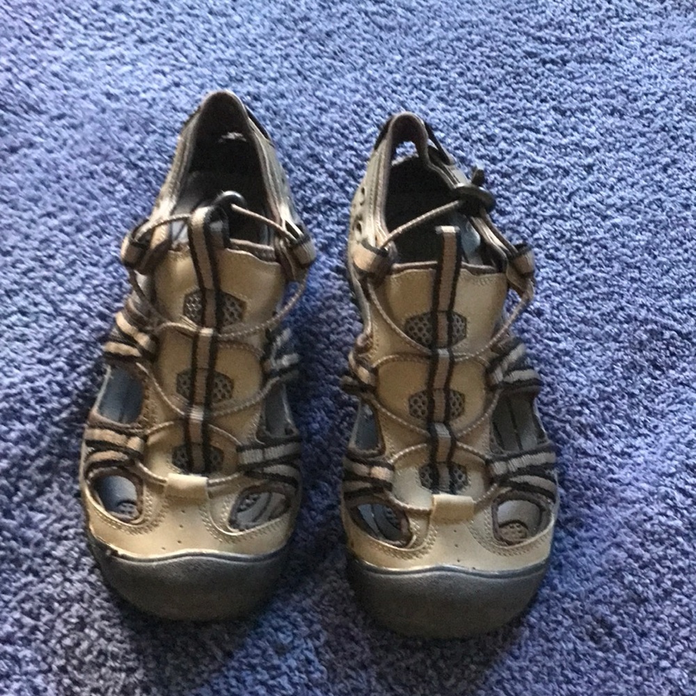 Outland men’s hiking/water sandal size 8